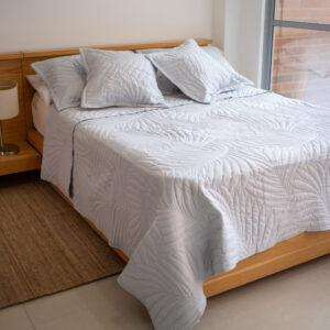Cubrecama Quilt de 5 piezas – Diseño Bordado Hojas de Palma