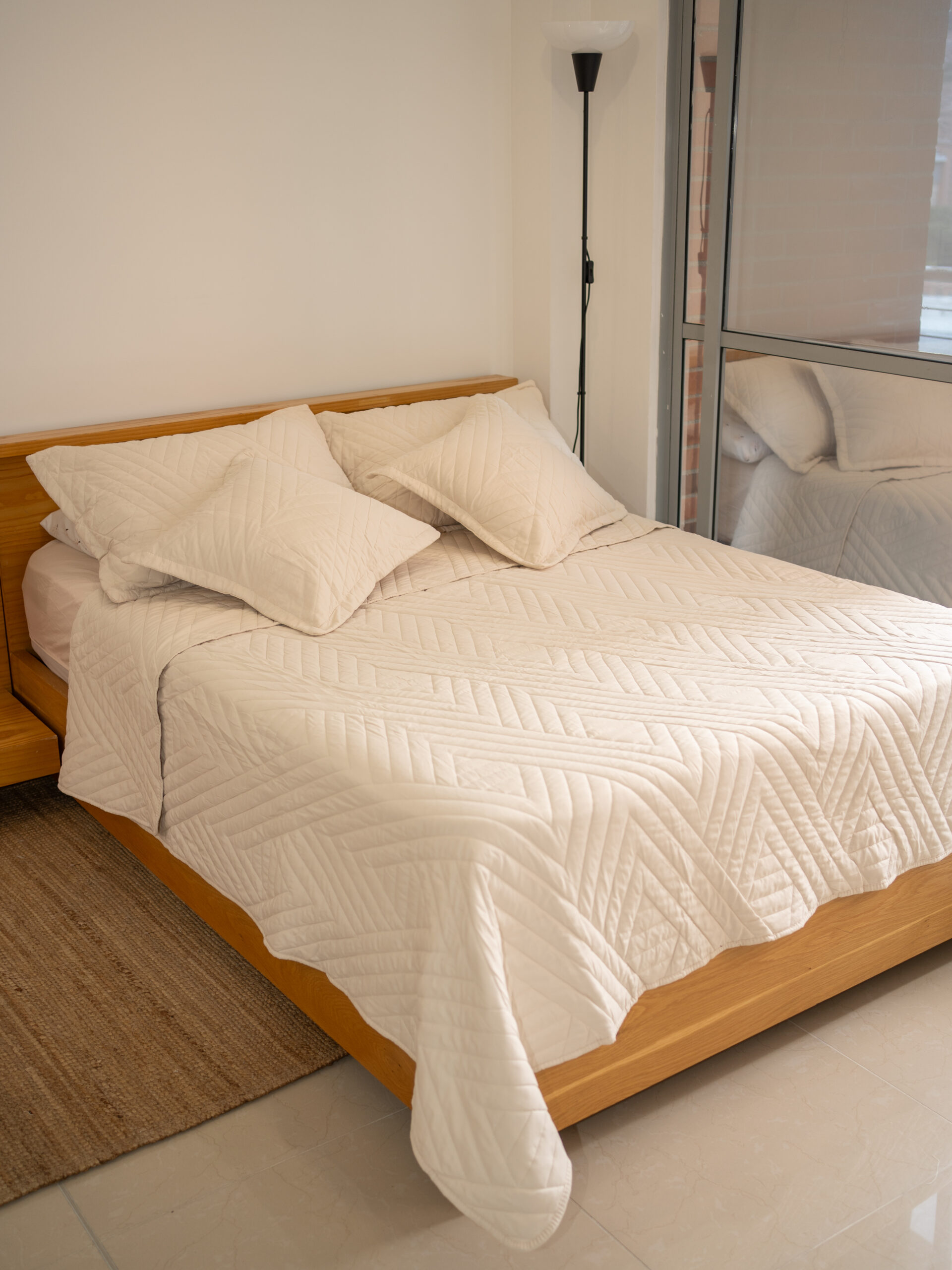 Cubrecama Quilt de 5 piezas – Diseño Bordado ZigZag
