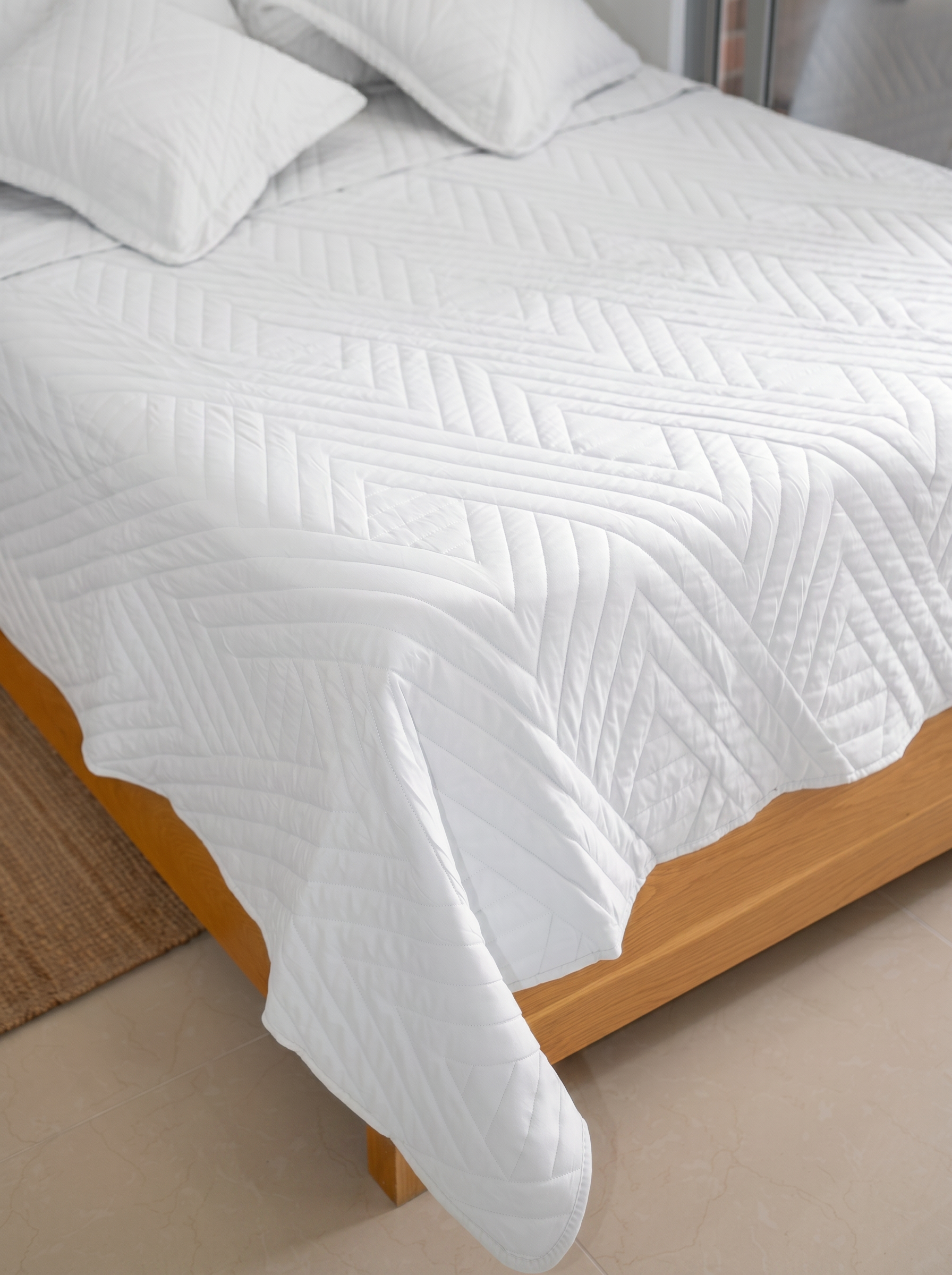 Cubrecama Quilt de 5 piezas – Diseño Bordado ZigZag - Image 6